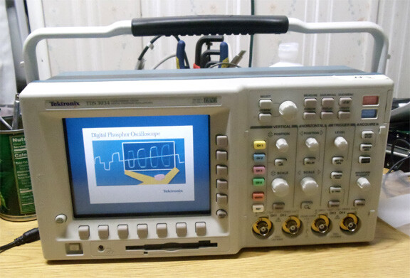 Tektronix TDS3034 Digital Phosphor Oscilloscope 300MHz 2.5GS/s デジタルオシロ Tektronix DPO3034 Used Rental Calibration New -